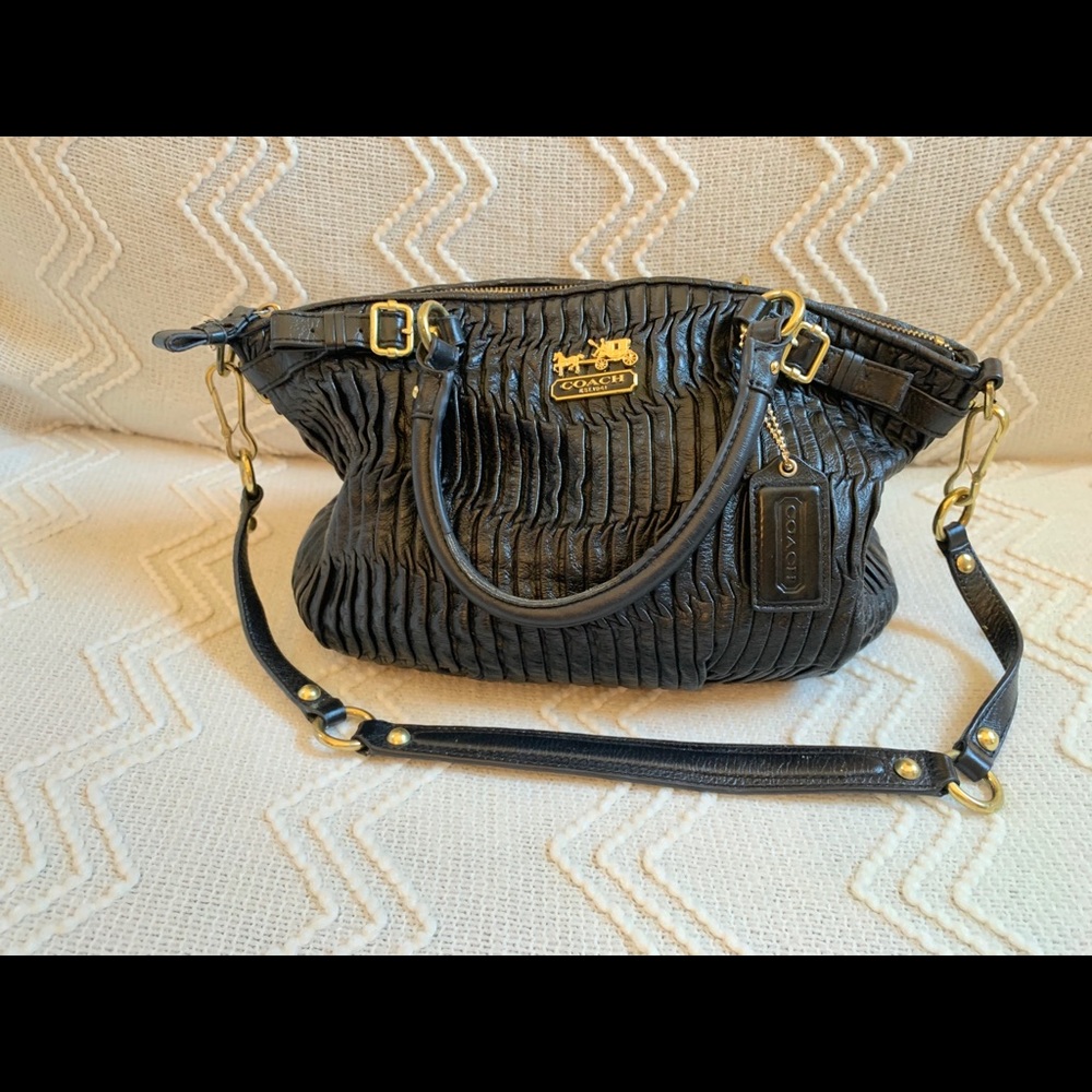 Coach shoulder bag pleated leather very elegant